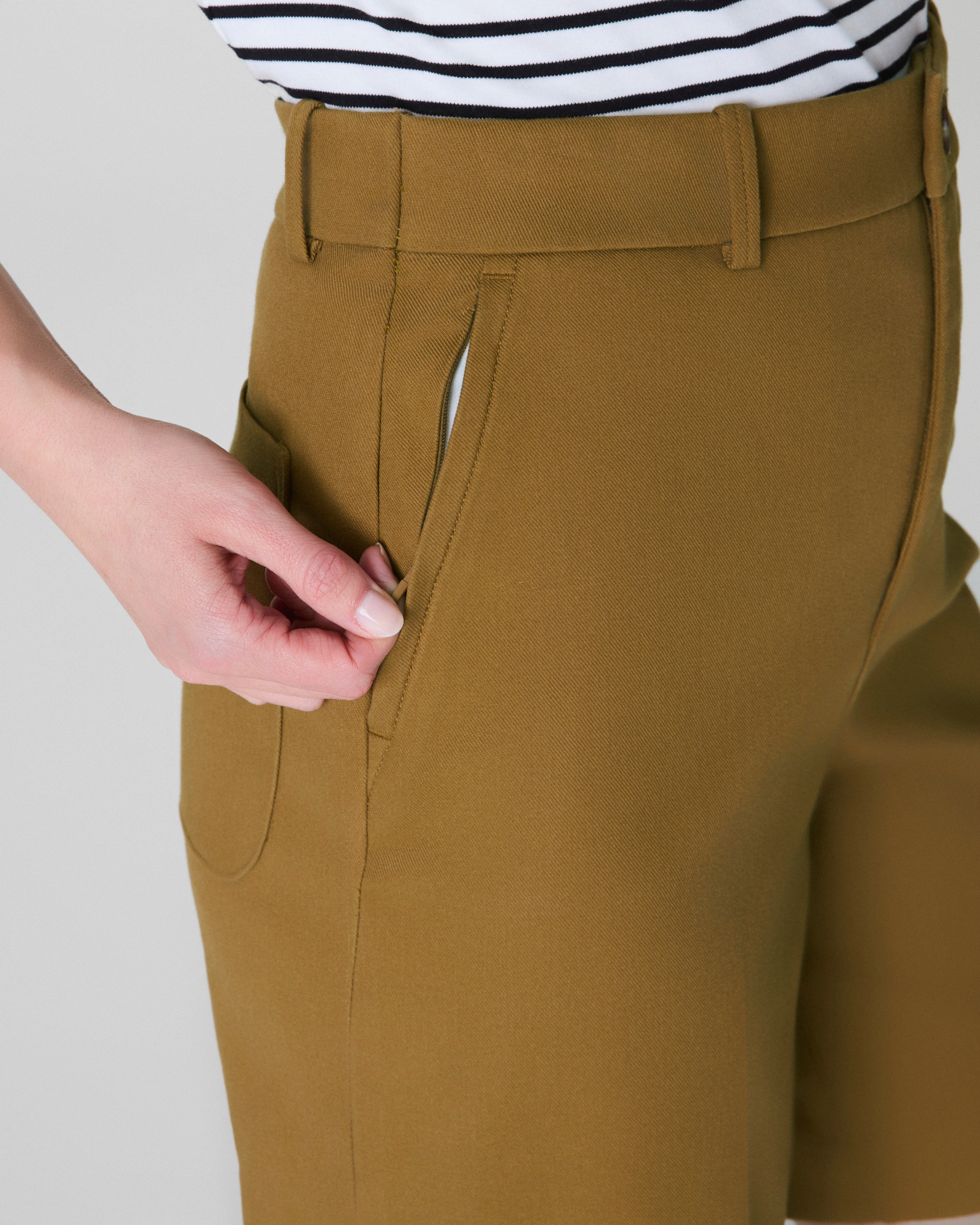 SPANXsupersmooth™ Stretch Twill Short, 9"  Flax
