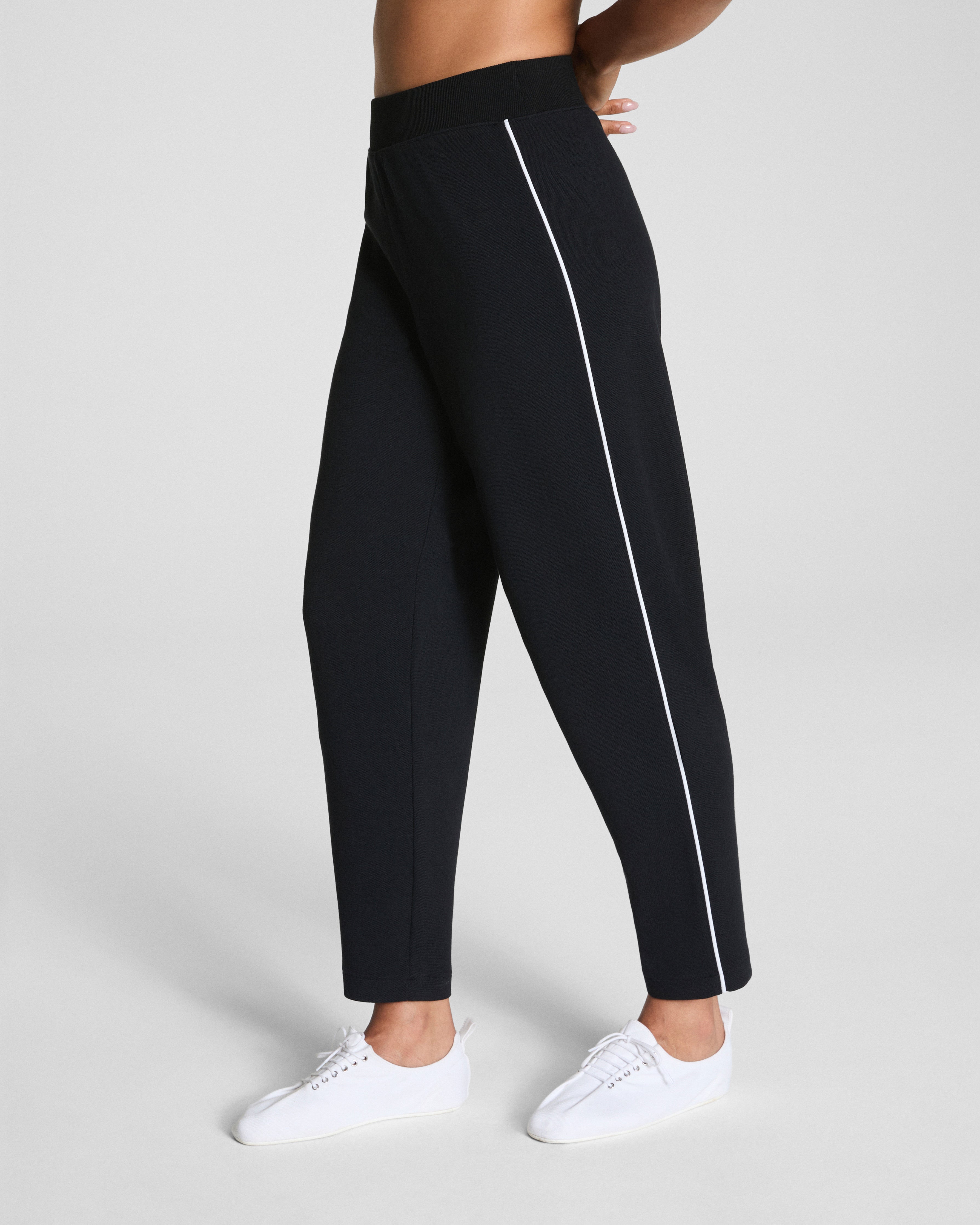 SPANX AirEssentials® Pique Barrel Ankle Pant  Very Black