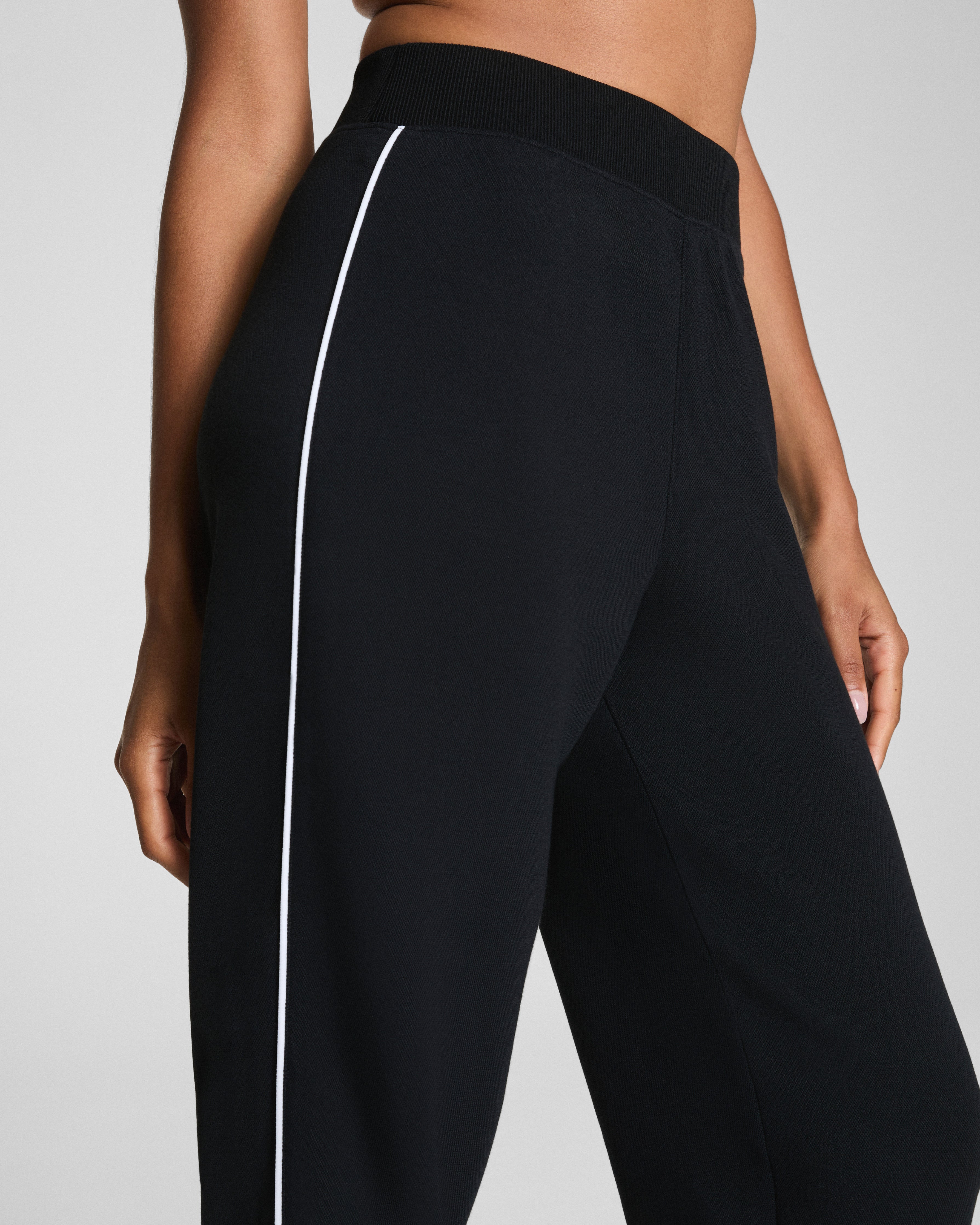 SPANX AirEssentials® Pique Barrel Ankle Pant  Very Black