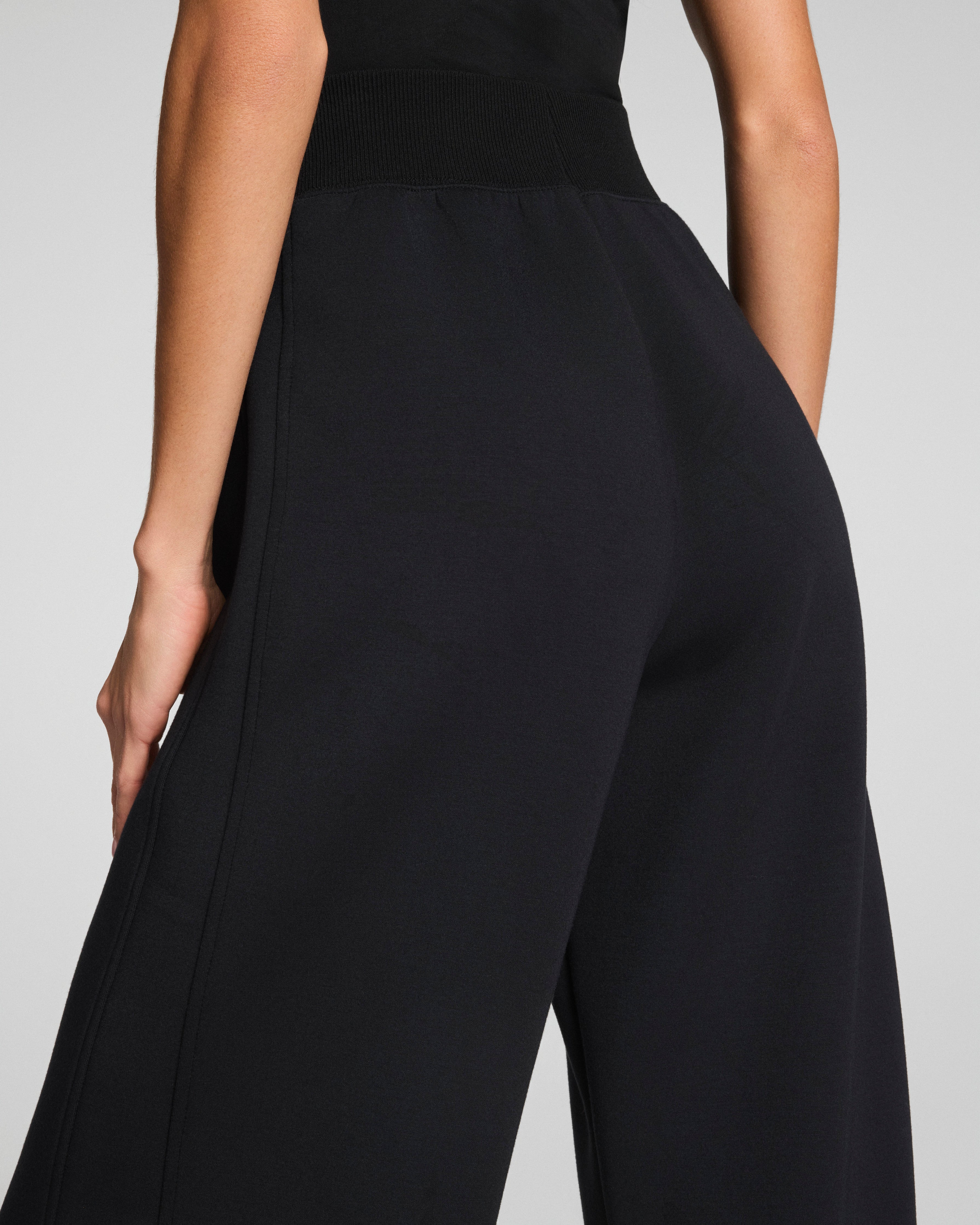 SPANX AirEssentials® Luxe Barrel Leg Pant  Very Black