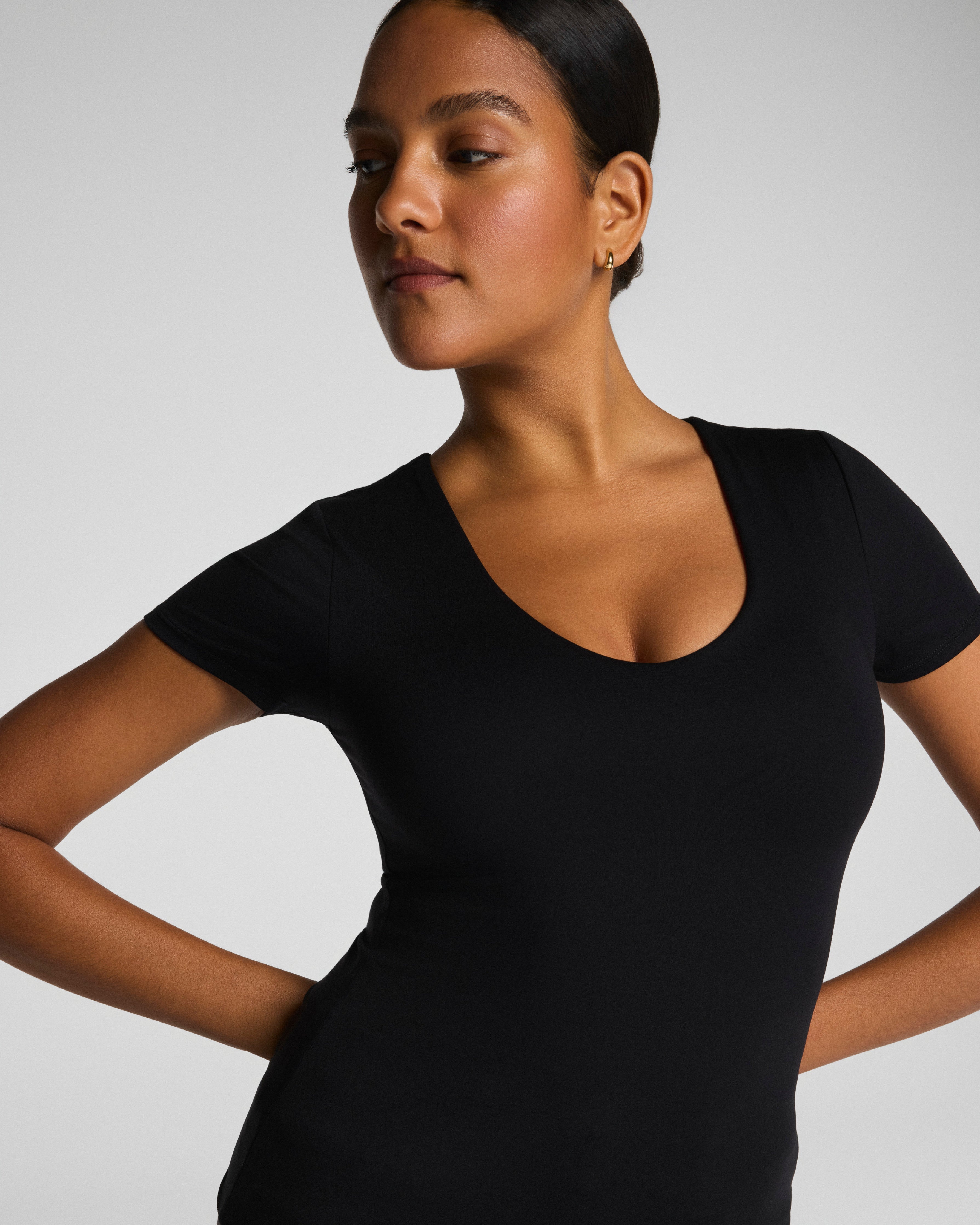 SPANXsmooth™ Jersey V-Neck Tee | Classic Black
