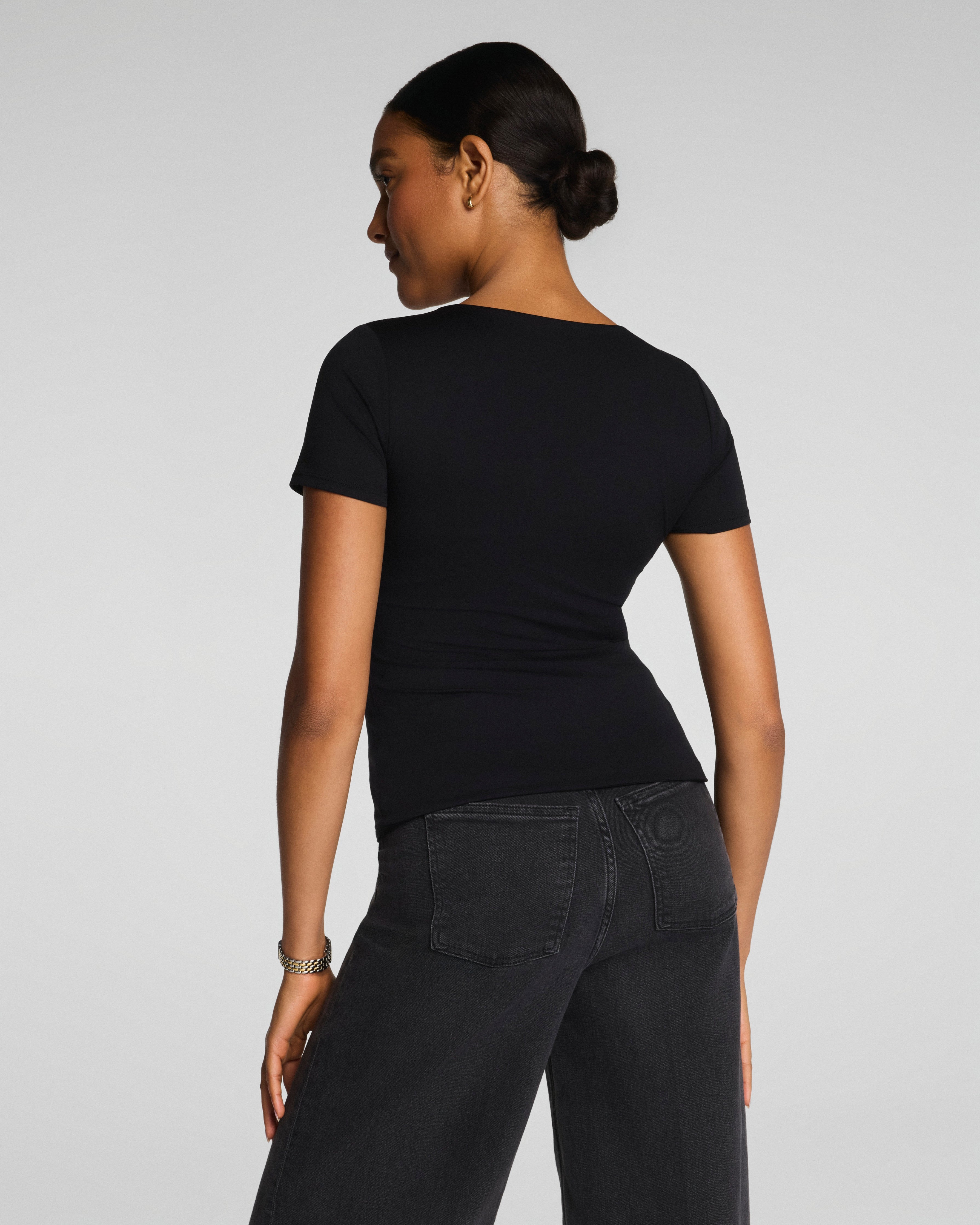 SPANXsmooth™ Jersey V-Neck Tee | Classic Black