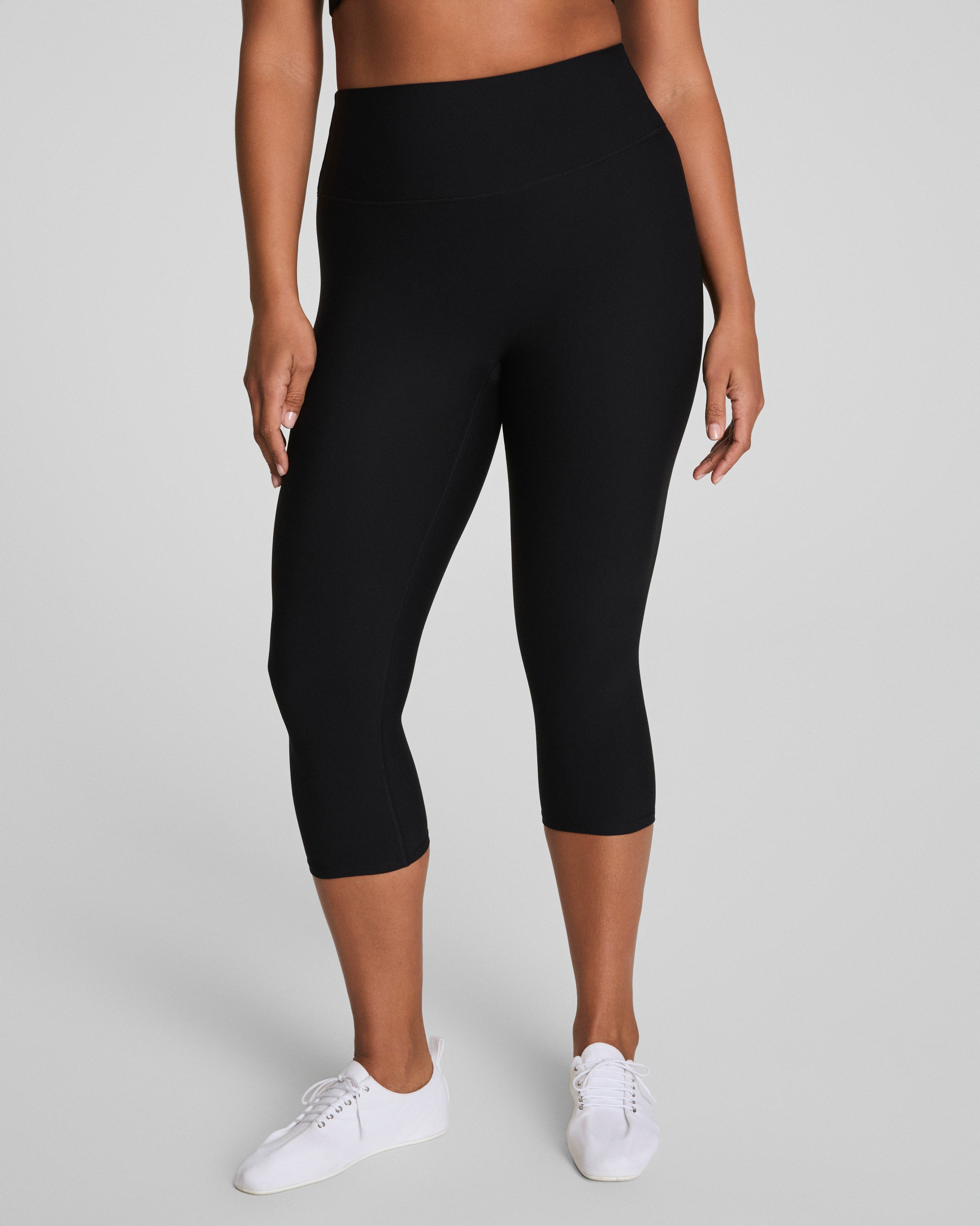SPANXsmooth™ OnForm Cropped Leggings, 19"  Very Black